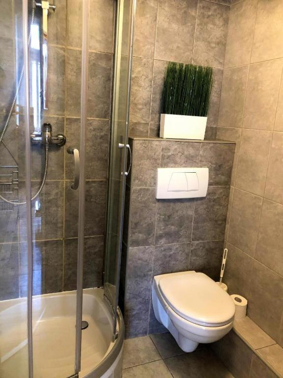Wilcza 54 Prywatne Mieszkanie Z Balkonem W Centrum 400M Od Dworca Centralnego Samodzielne Zameldowanie! Self Check-In System! Varşova Dış mekan fotoğraf